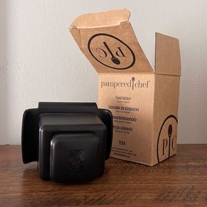 Pampered Chef food holder new in box